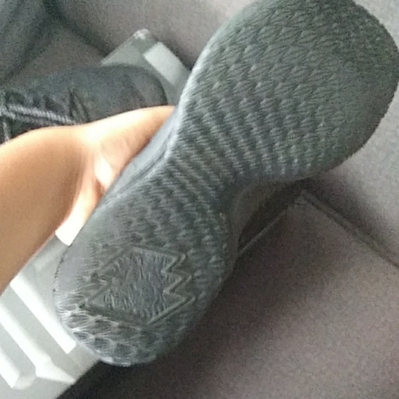 Shoes - Picture 4 of 4